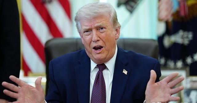 特朗普的“作”是世界顶级，他连战争罪都不怕，作到何种程度才会罢休？如果世界人民拿