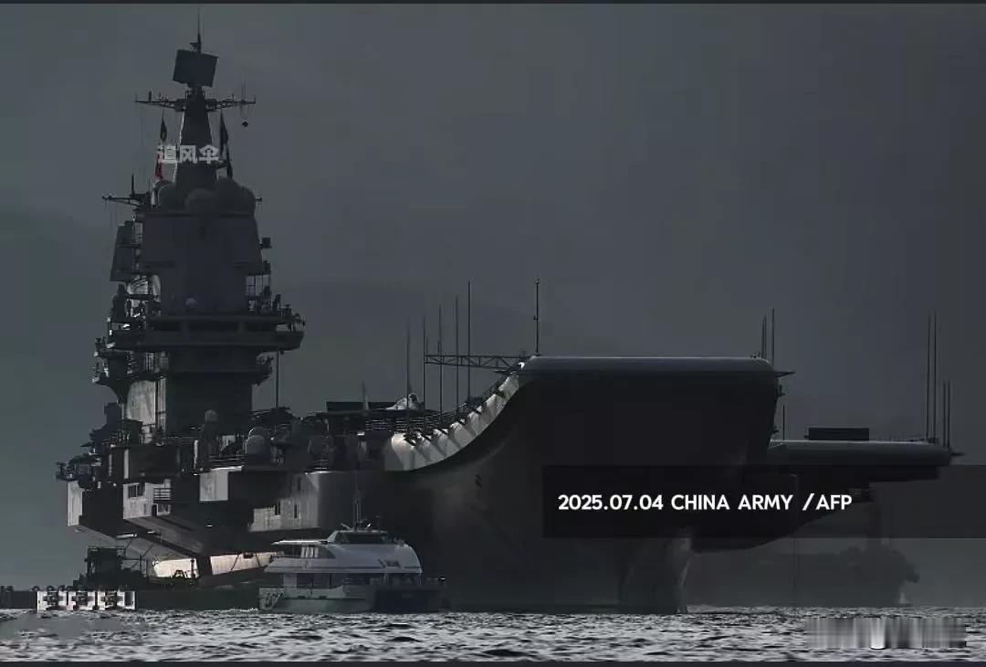 第一张：列强来了！
威武雄壮，
暴力美学，
实在是美不胜收…

第二张：星际战舰