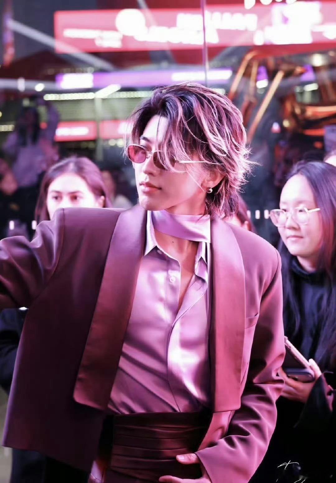 蔡徐坤VOGUEPreMetGalaParty路透 KUN的魅力与才华并存，在V