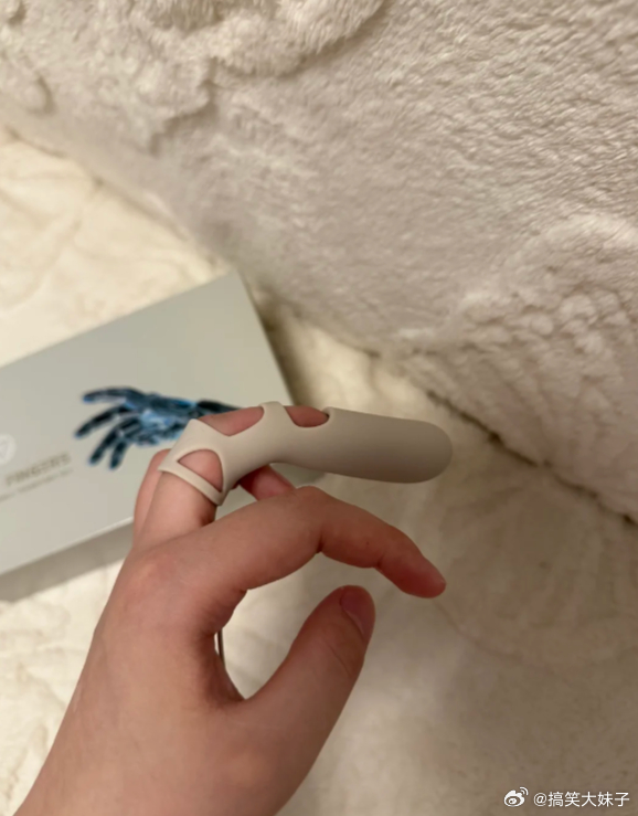 跟风买了一个ai手指，好神奇！真是科技进步了，连手指都能上科技，绝了 