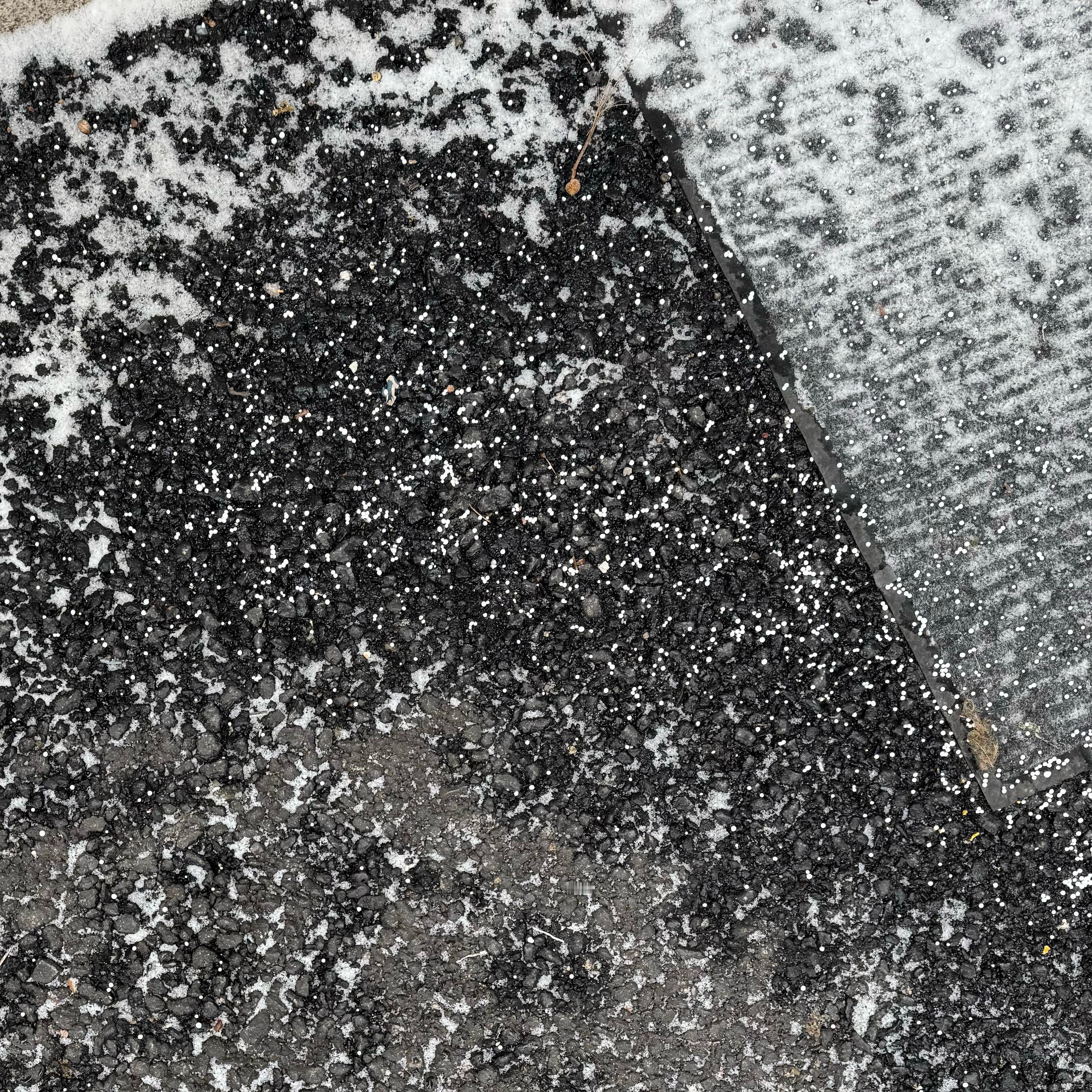 谁在天上玩儿泡沫纸箱子了 