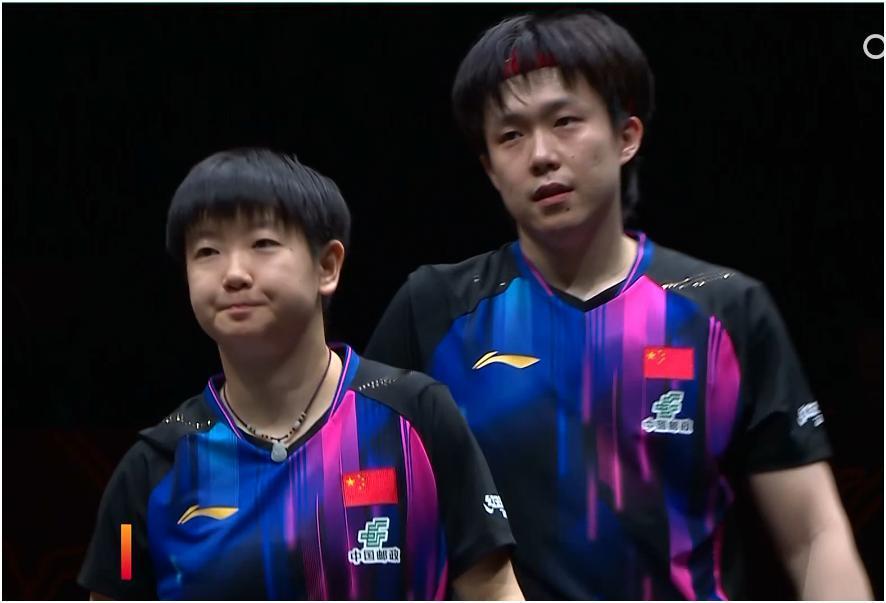 王楚钦/孙颖莎3比2险胜黄镇廷/杜凯琹，状态起伏较大，第四局被打了个1：11。