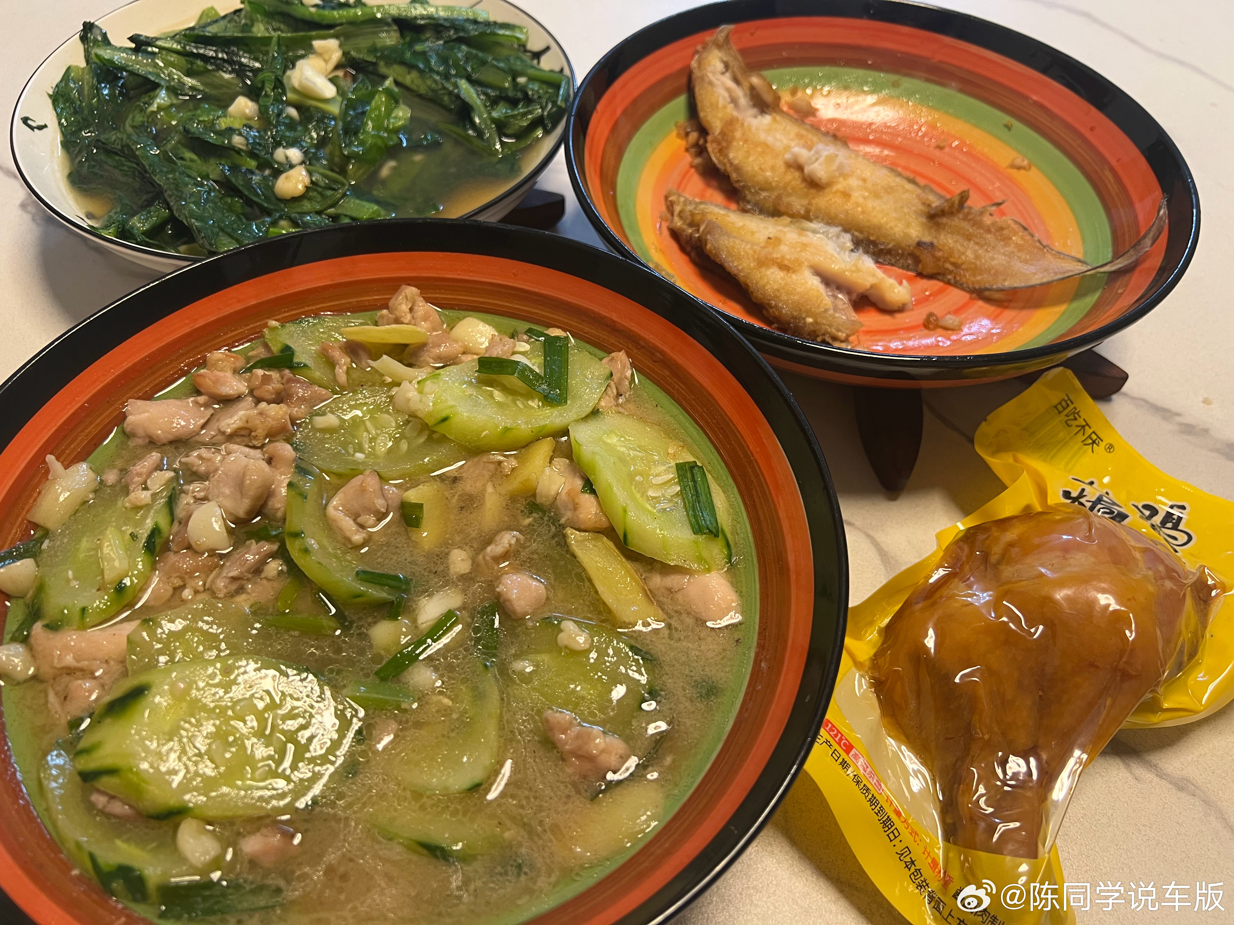 一个人吃三荤一素属实有点奢侈 