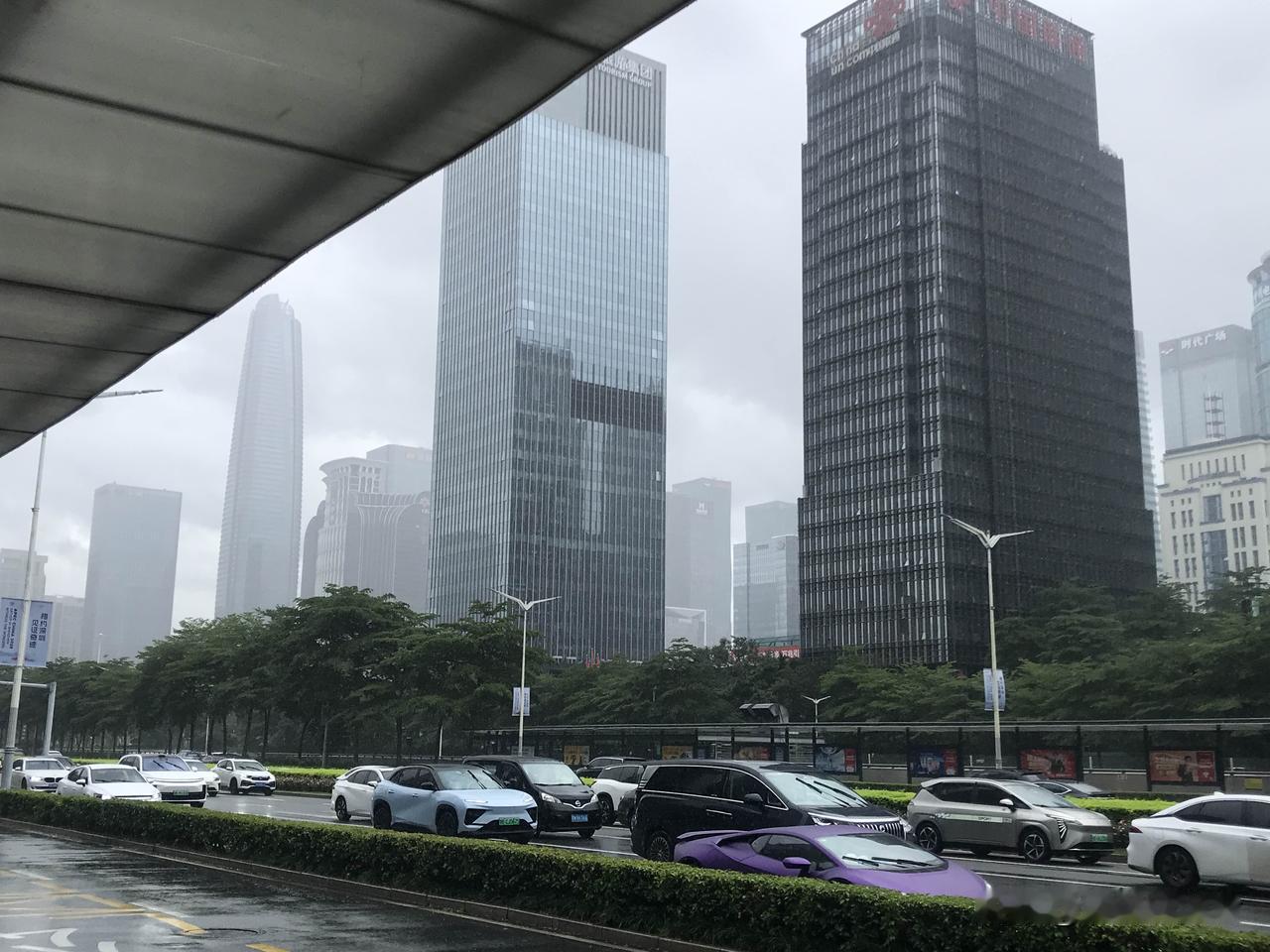 快要把孩子扶上马了。昨晚11:00多，刚从项目实验室出来的孩子叹息了一声：牛马人