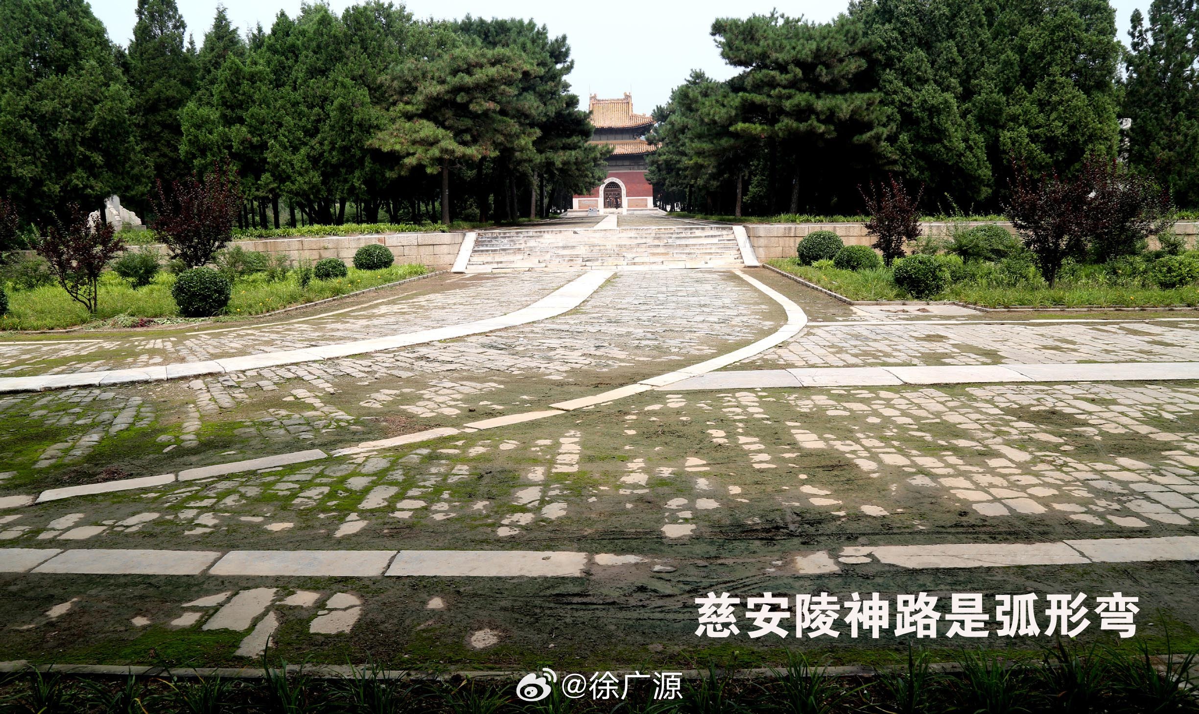 东陵神路的规律是：皇帝陵的神路都与首陵孝陵的神路相接（惠陵为了节约钱，把原方案设