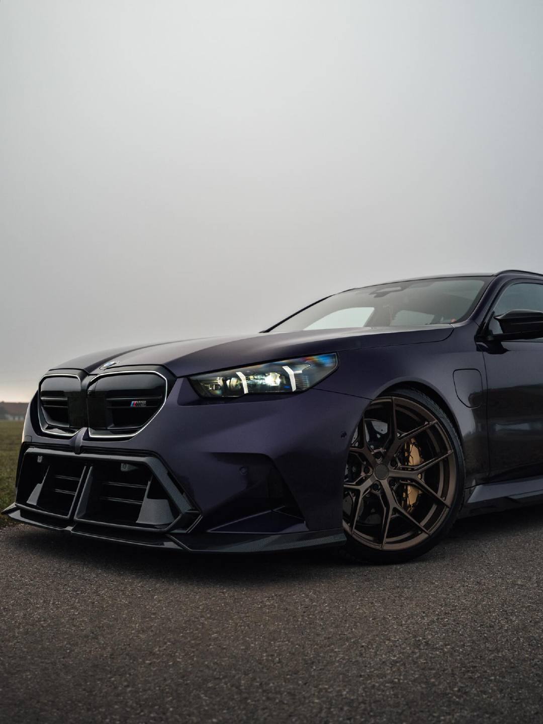 BMW M5 Touring Sitting on Vossen HF-5 Wh