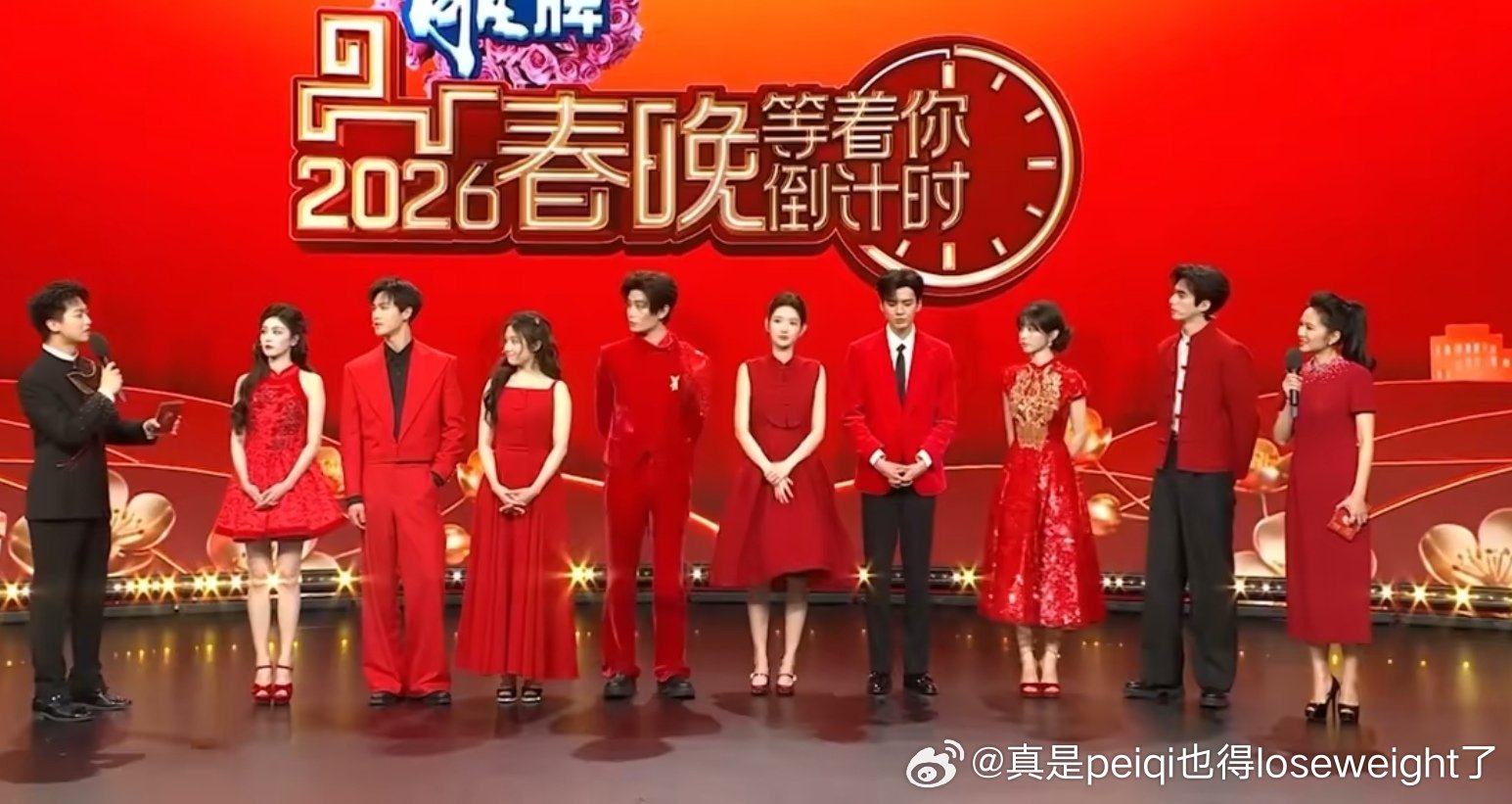 兰迪肥矮占全了.不过她和白这种细带就是显胳膊粗 