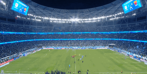 大连英博主场1:0爆冷击败卫冕冠军上海海港，这三分对于大连英博太重要了，同时对于