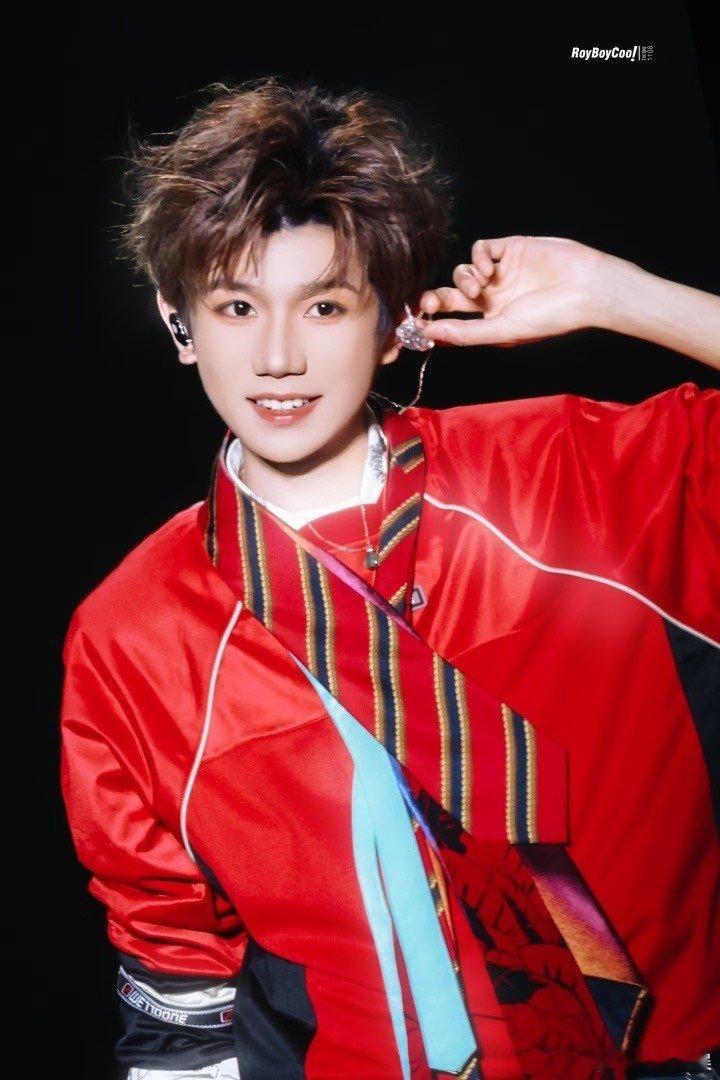 王源提到了TFBOYS演唱会 一场演唱会承载太多人的青春，王源提起的时候，仿佛喧
