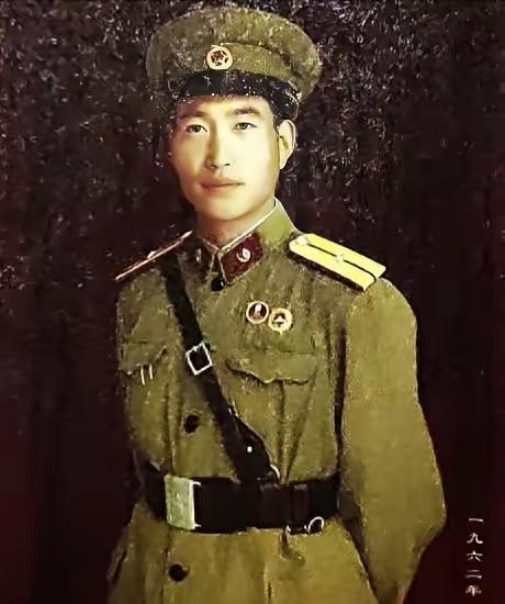 1978年深冬，一位团参谋长正在招待所里收拾东西，准备转业回老家。这个人叫姚双龙