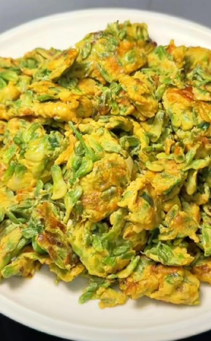 都说餐饮行业不好做，昨晚朋友请客吃饭的饭店却让人反思:几家忙碌几家闲愁。
朋友请