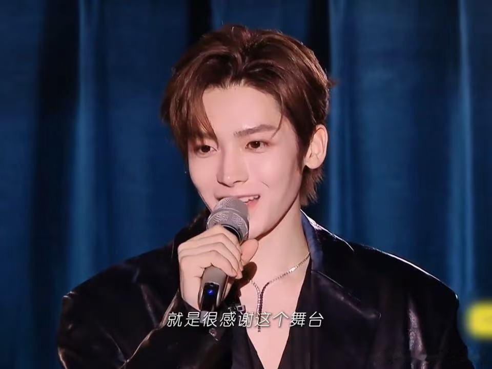 侯明昊说舞台是一件很神圣的事 侯明昊心态真的好棒，面对比赛结果毫不在意，满心珍惜