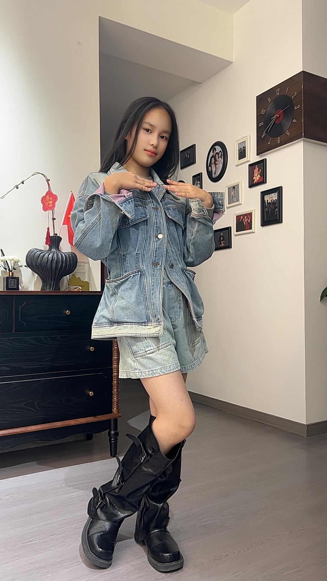 我的公主一下就长大了！姑姑的牛仔衣，妈妈的长筒靴，和我们小时候一样