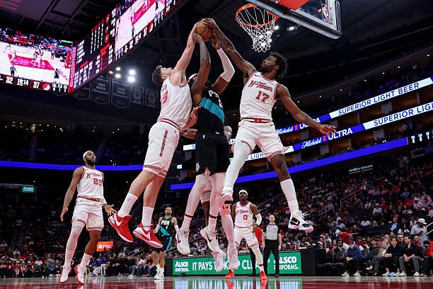 伊森在去年10月，11月，12月和1月的三分命中率都是不错的，都超过了40%，其