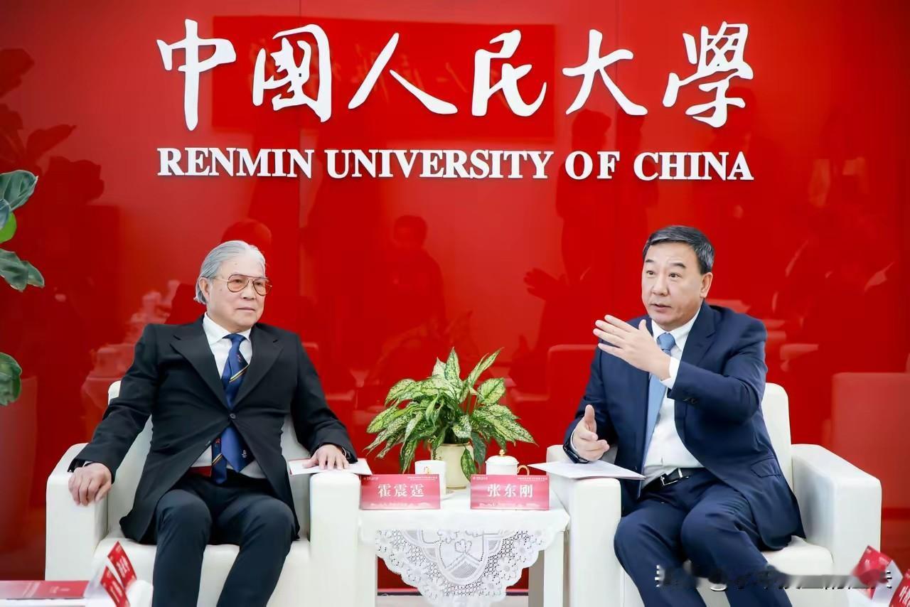 我父亲今天获授中国人民大学法学名誉博士学位，虽然因为第八届立法会第一次会议我未能