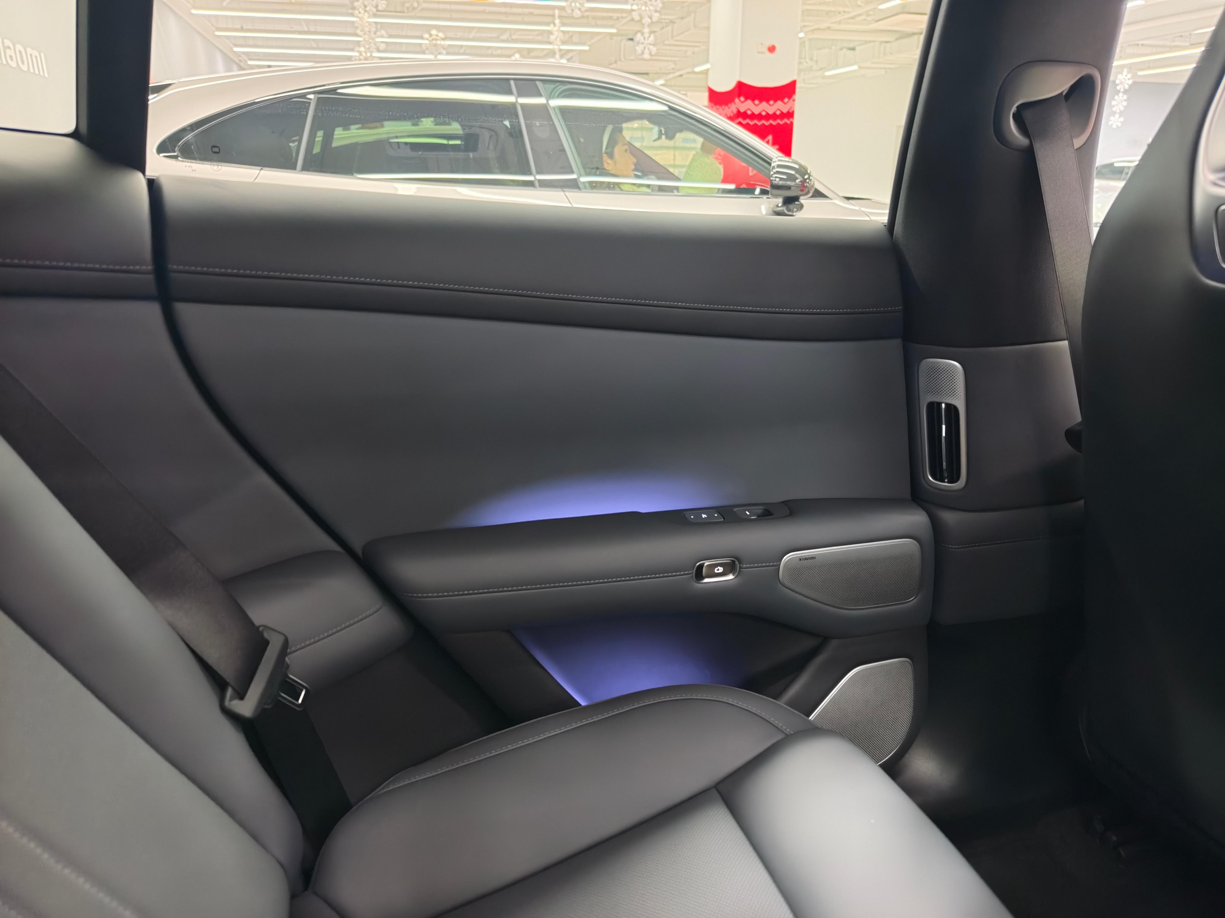 来感受一下小米的提车氛围。小米YU7