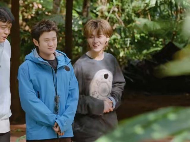 唱歌比赛，老师说鹿晗唱的最好，学的比其他人快，可能是年级比较小，鹿晗都快36岁了