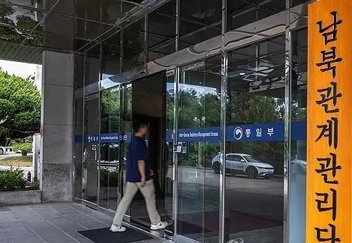 【韩国政府恢复朝韩交流部门】韩国恢复朝韩交流部门 据韩联社报道，当地时间11月4