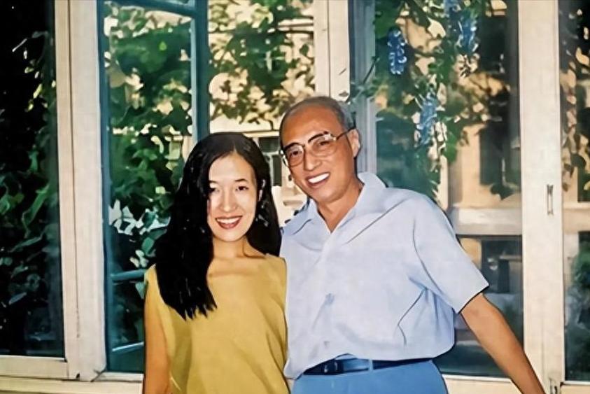 女子爱上火箭专家，27年的相守，他去世后她才知道他是谁。
 

 

 
一个年