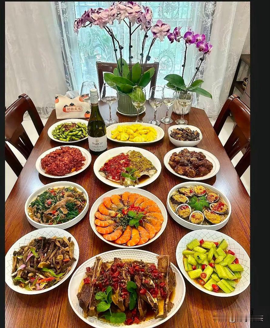 今天周日也是父亲节，祝天下当爸爸的男人，父爱如山，沉稳绵长。恭祝父亲节安康，福寿