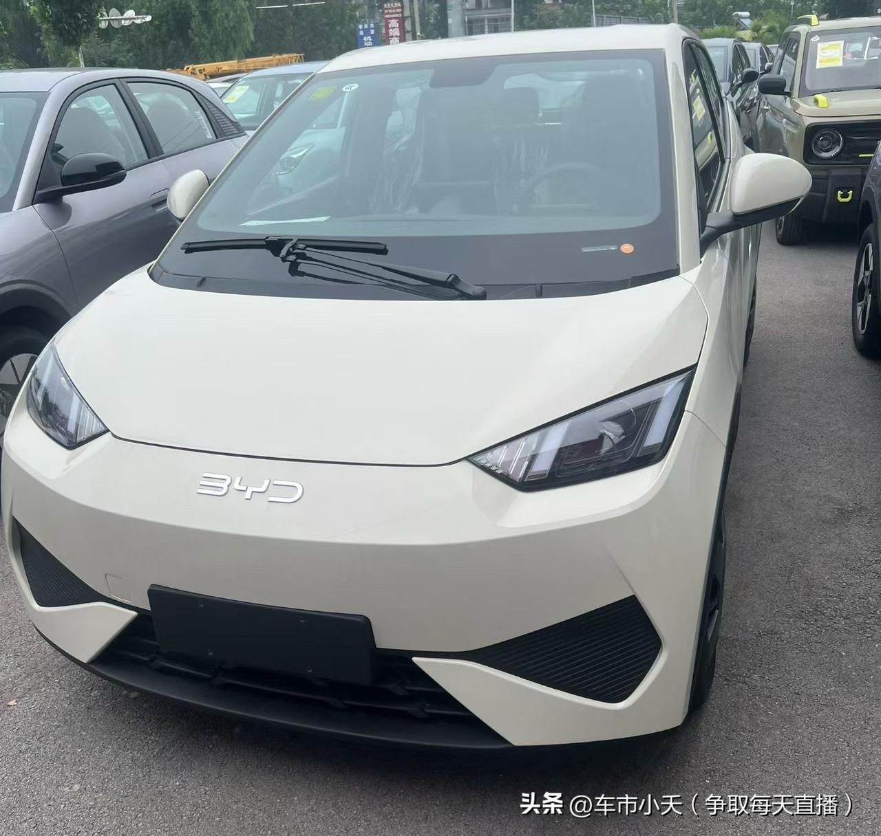 比亚迪明天要发布颠覆性技术，估计还是充电方面的。因为现在电池技术短期内不可能有什