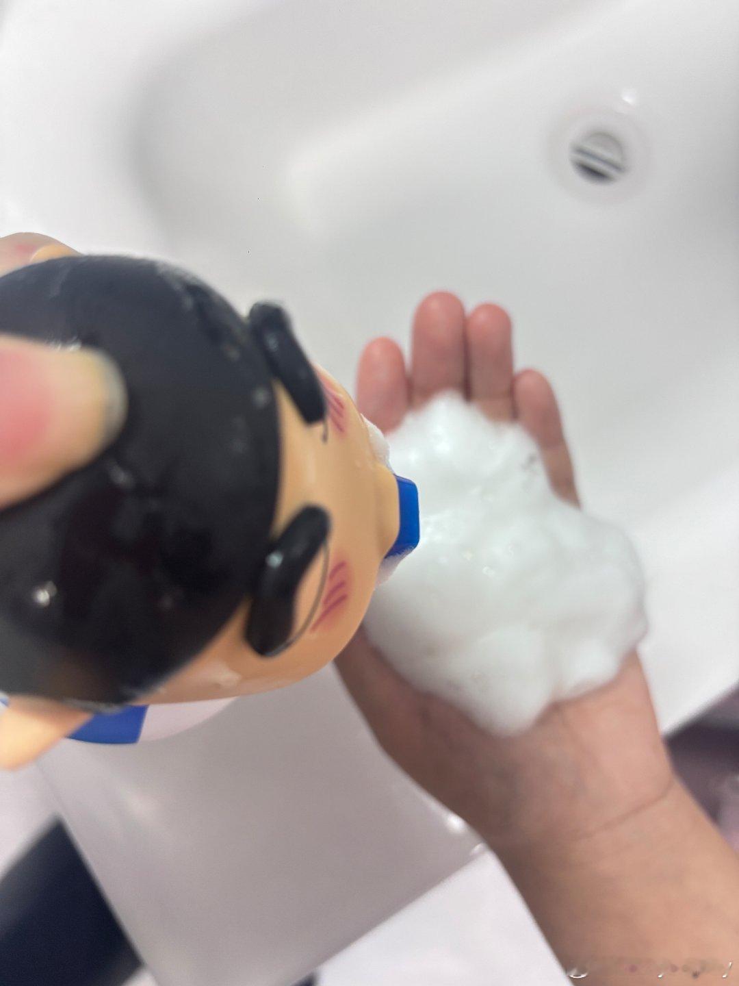 洗头发油慢的小方法自从换上小新泡泡泵头，洗头这件事变得超有趣！告别敷衍式洗头，认