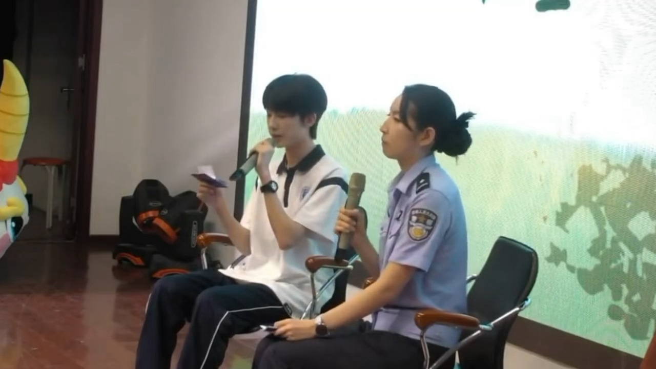 哦莫….杨博文受邀参加了丰台区开学第一课[拜托]杨博文受邀参加开学第一课 杨博文