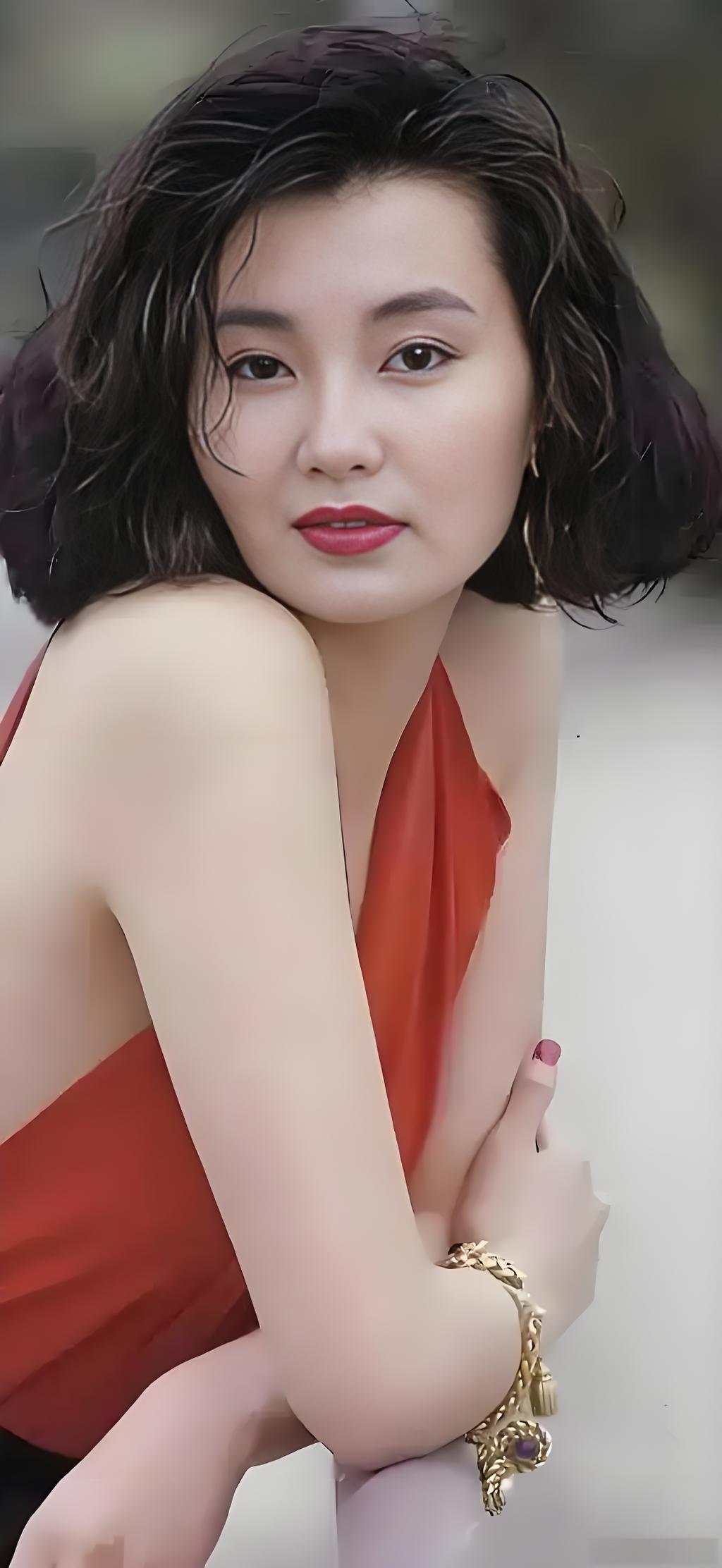 张曼玉

80后和90后，谁的观影记忆里没有一个张曼玉啊？


年轻时的张曼玉，