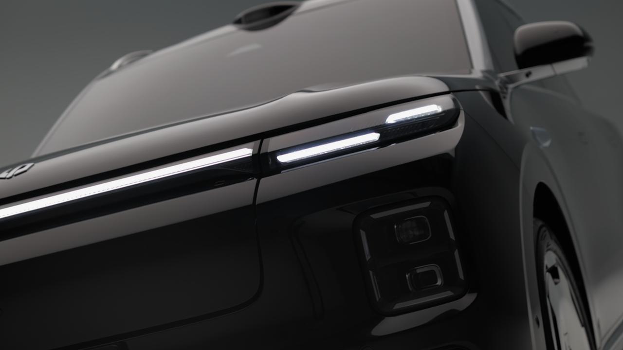 零跑首款全尺寸旗舰SUV--D19
旗舰D平台，轴距超3米1
纯电全栈千伏+超混