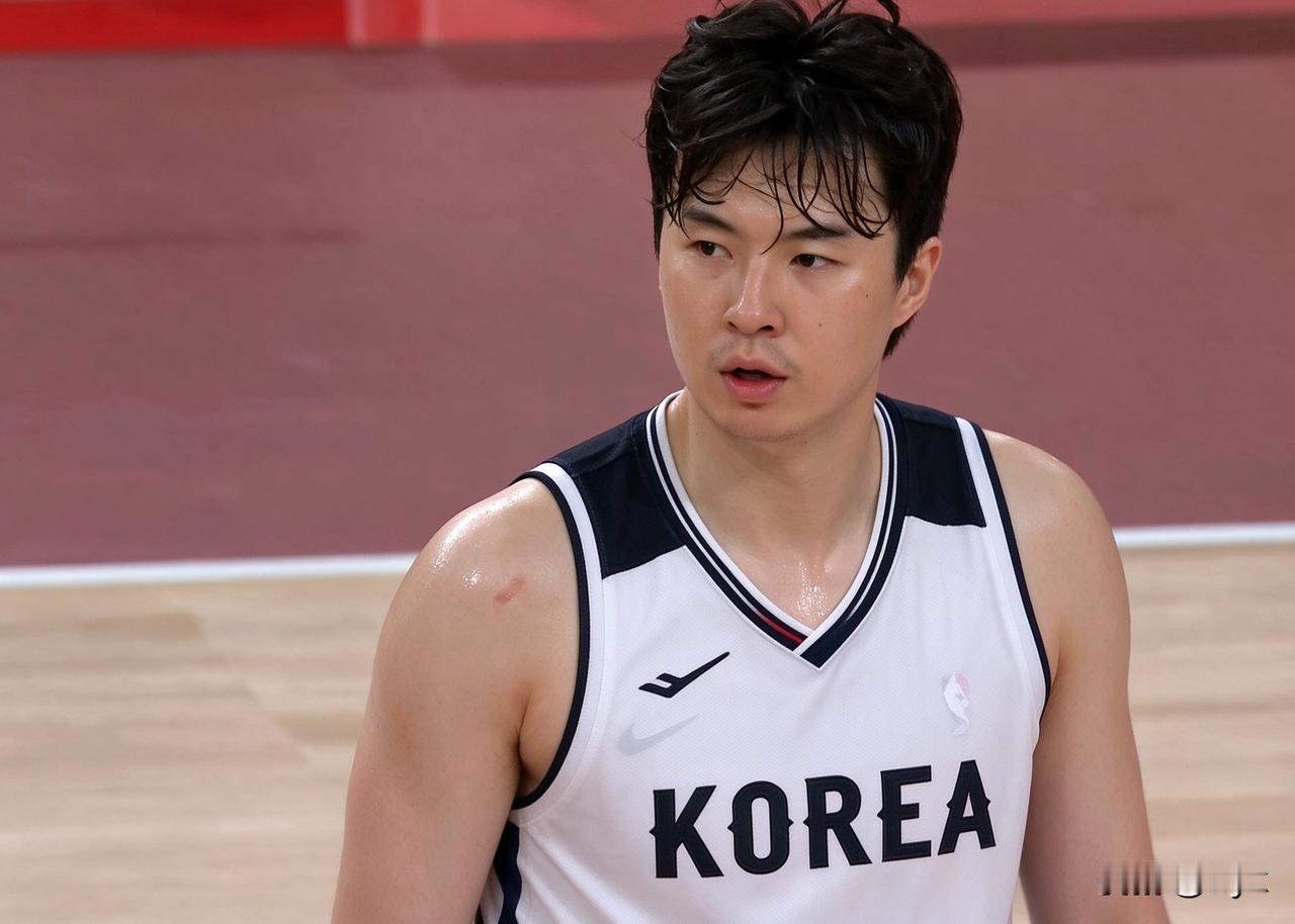 没有意外，韩国男篮 77:51大比分击败伊朗。中国男篮想要夺得本次亚运会金牌，必