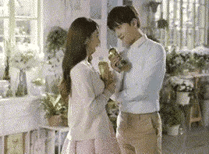 赵丽颖推开杨洋这个动图每看一次，笑一次[捂脸]