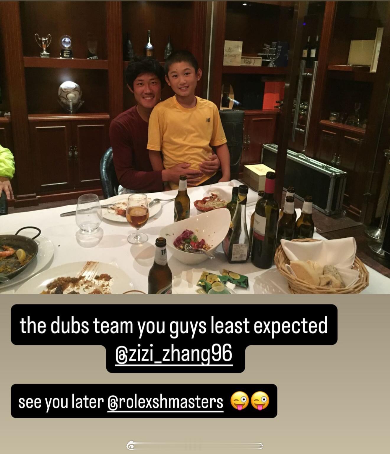 【商竣程发小时候被张之臻抱的照片】看到这张照片才感叹年龄差。网球talking大