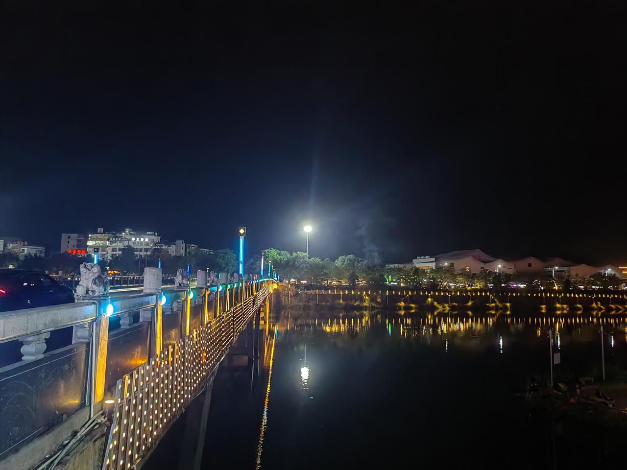 夜晚的灯光倒影，美轮美奂的桥景，让人陶醉！🌃✨