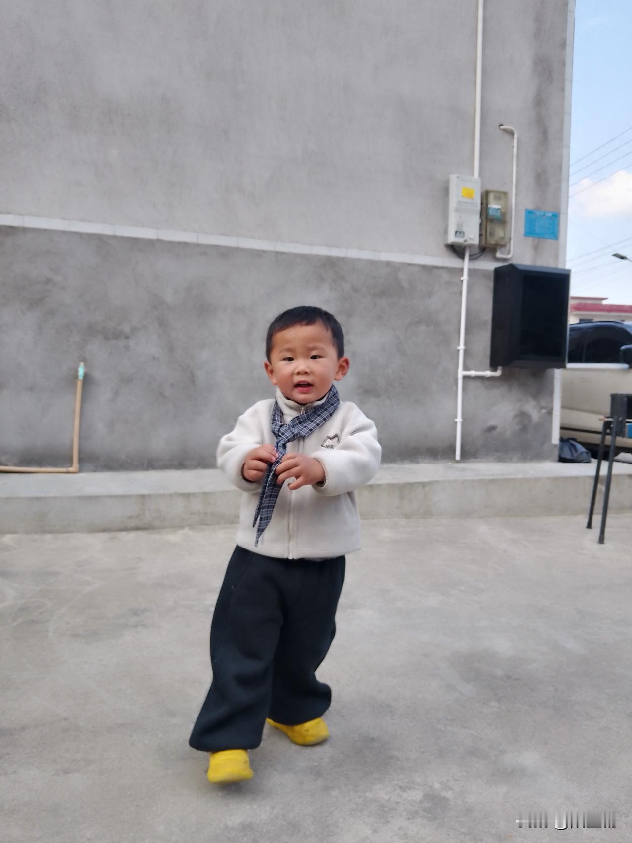 回乡半月余，元宵又将至，开学已迫近，该带木子离乡返校了！
月半时间里，木子恣肆放