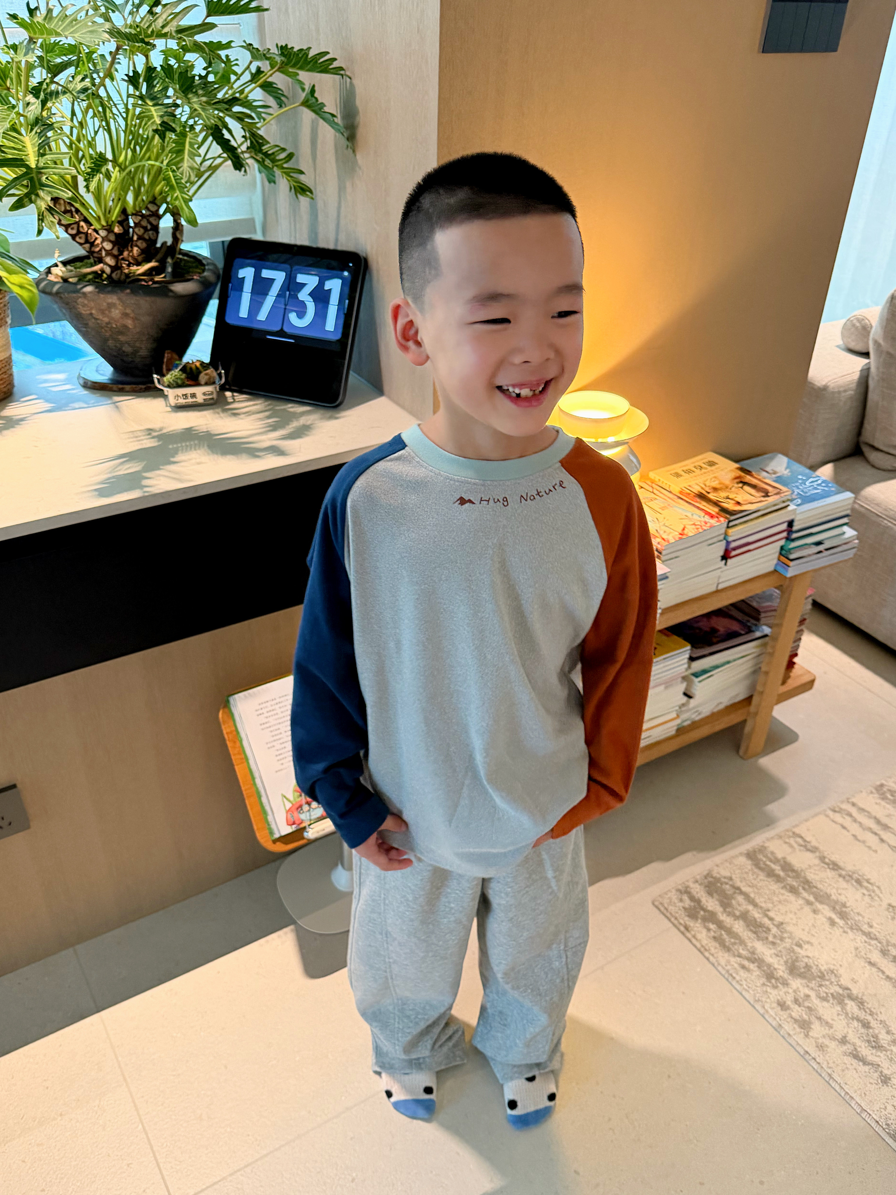新上的bluem新款又踩在我的审美点上！给二狗哥自留了图一外套和卫裤、图四长袖、