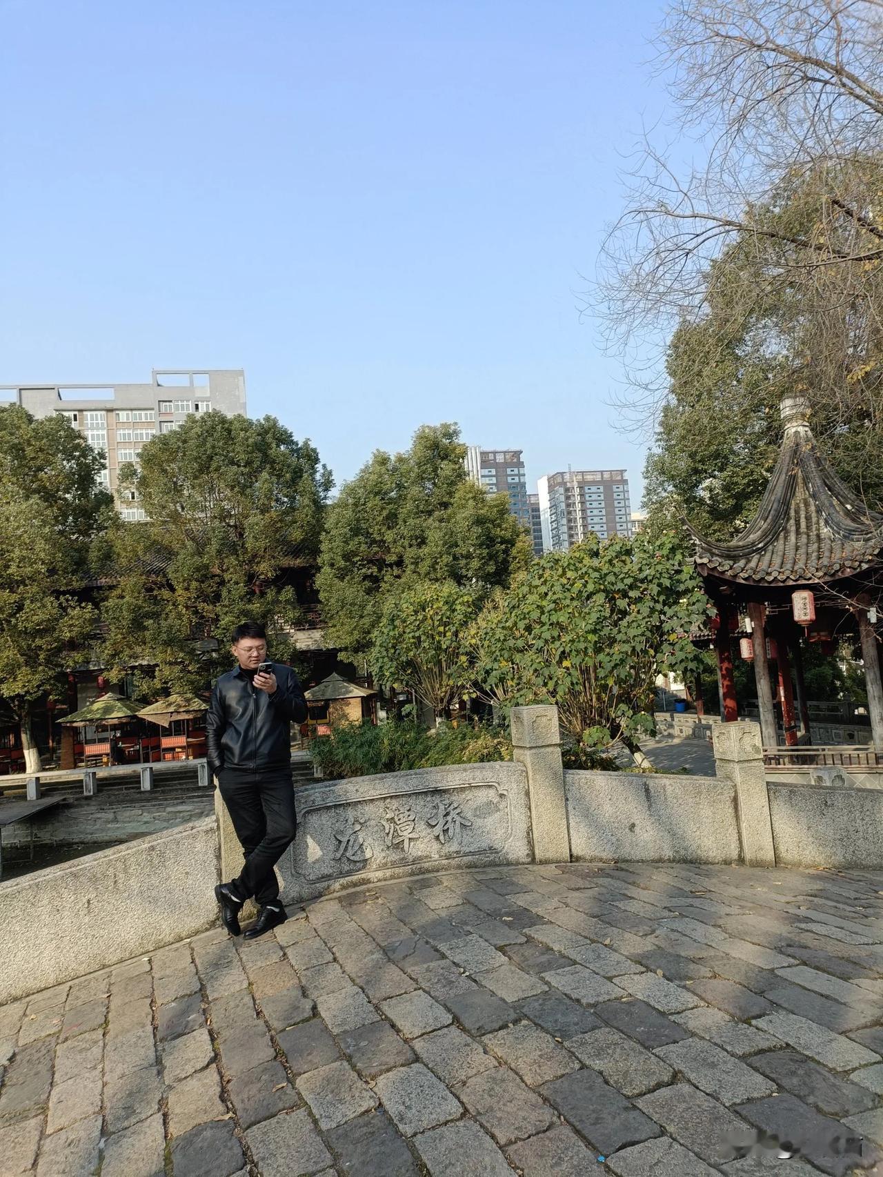 我的2025年度总结今天很快就要过去了，回首过去却是不易，在头条发的作品也发过，