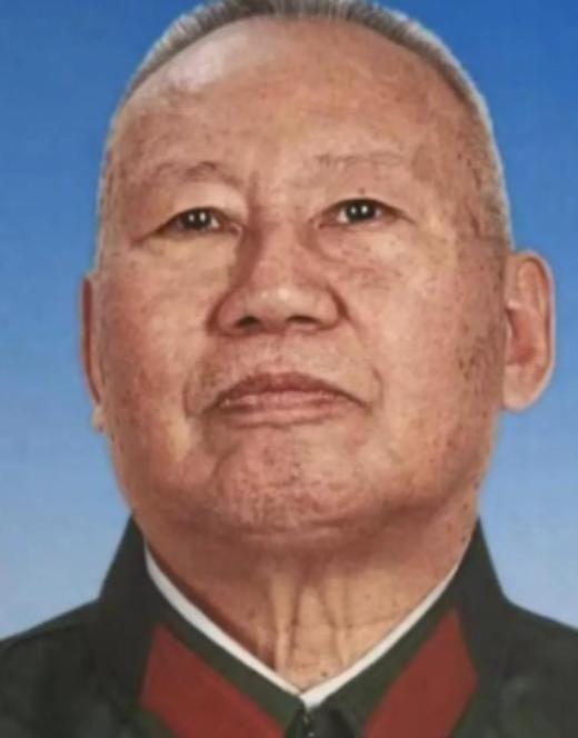 1978年，原空军副司令张积慧被撤职，被关了两年后，转业的他，到成都420厂当副