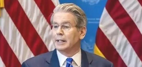 美国财长贝森特公开声称：世界没法承受，一个贸易顺差达到，一万亿美元的中国！中国想