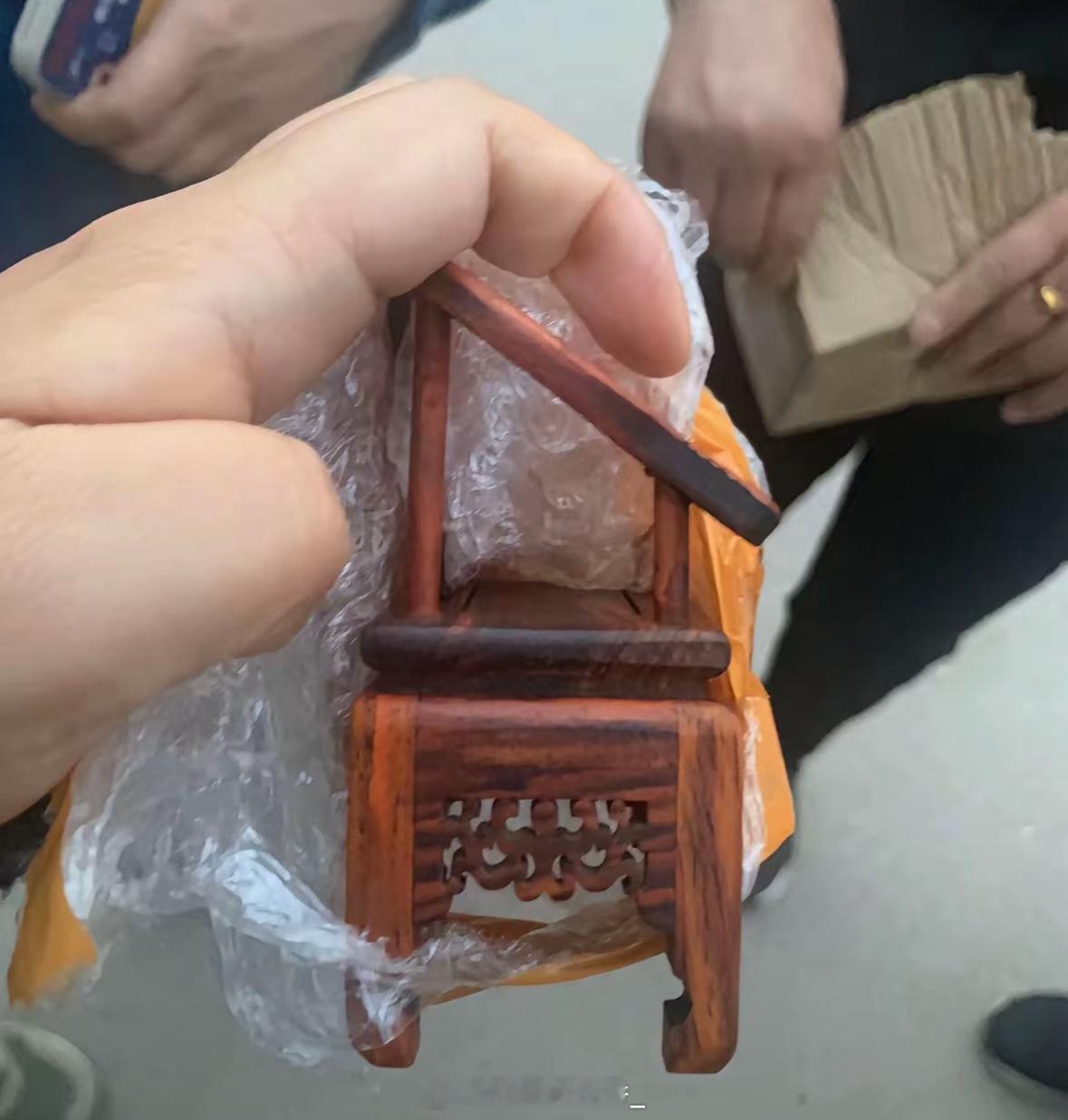 我妈拼多多买的，叫我叫辆货拉拉去拉回来 