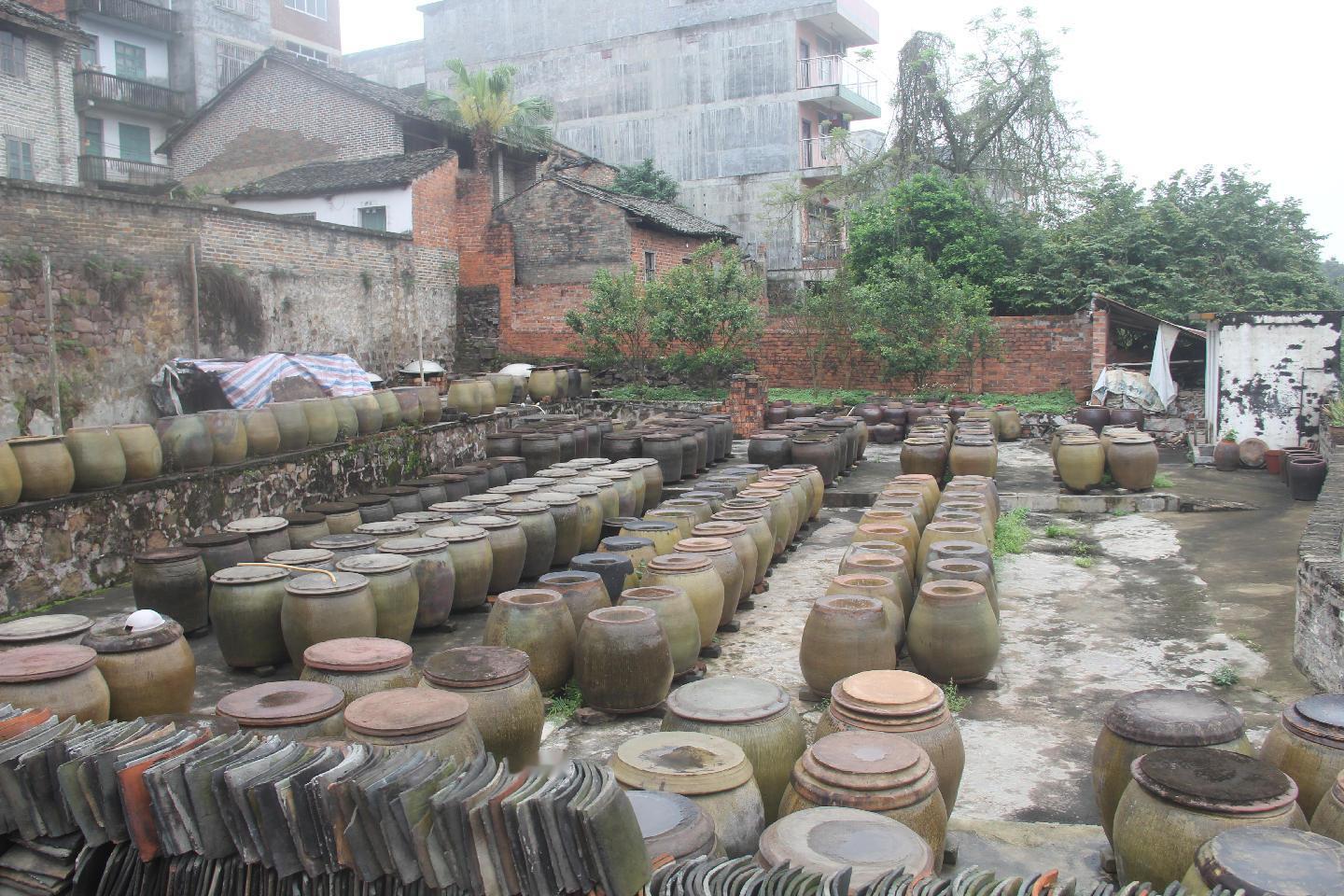 云说壮美一起跃马扬鞭良庆非遗荟萃，壮乡文脉绵长。嘹啰山歌婉转传情，毯丝歌会以歌会