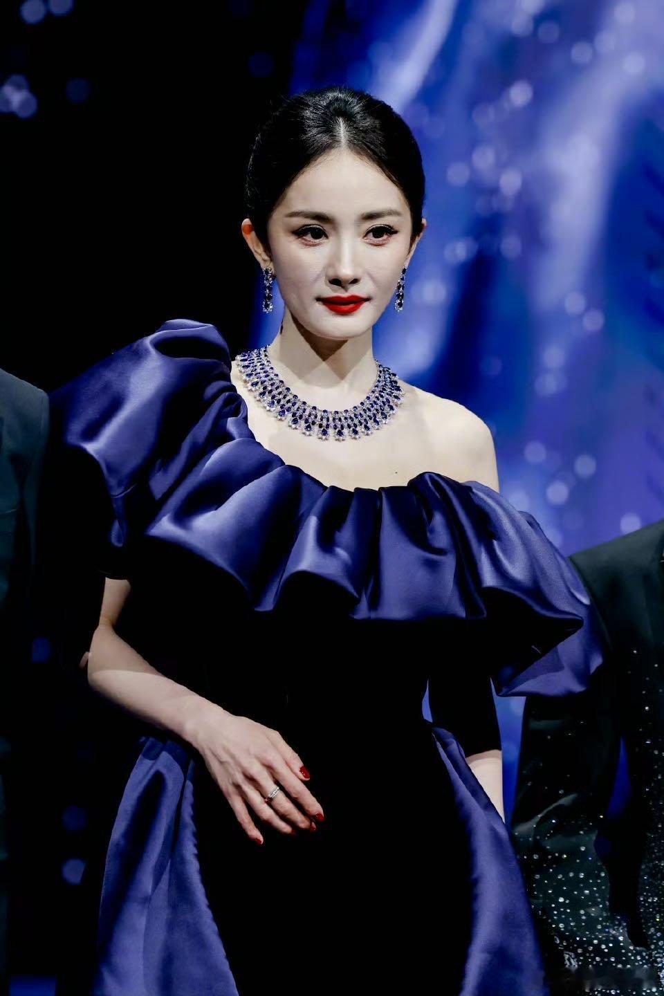 这个阵容内娱好久不见 还得看微博之夜，王一博、白敬亭、杨紫齐聚，男神颜值在线，女