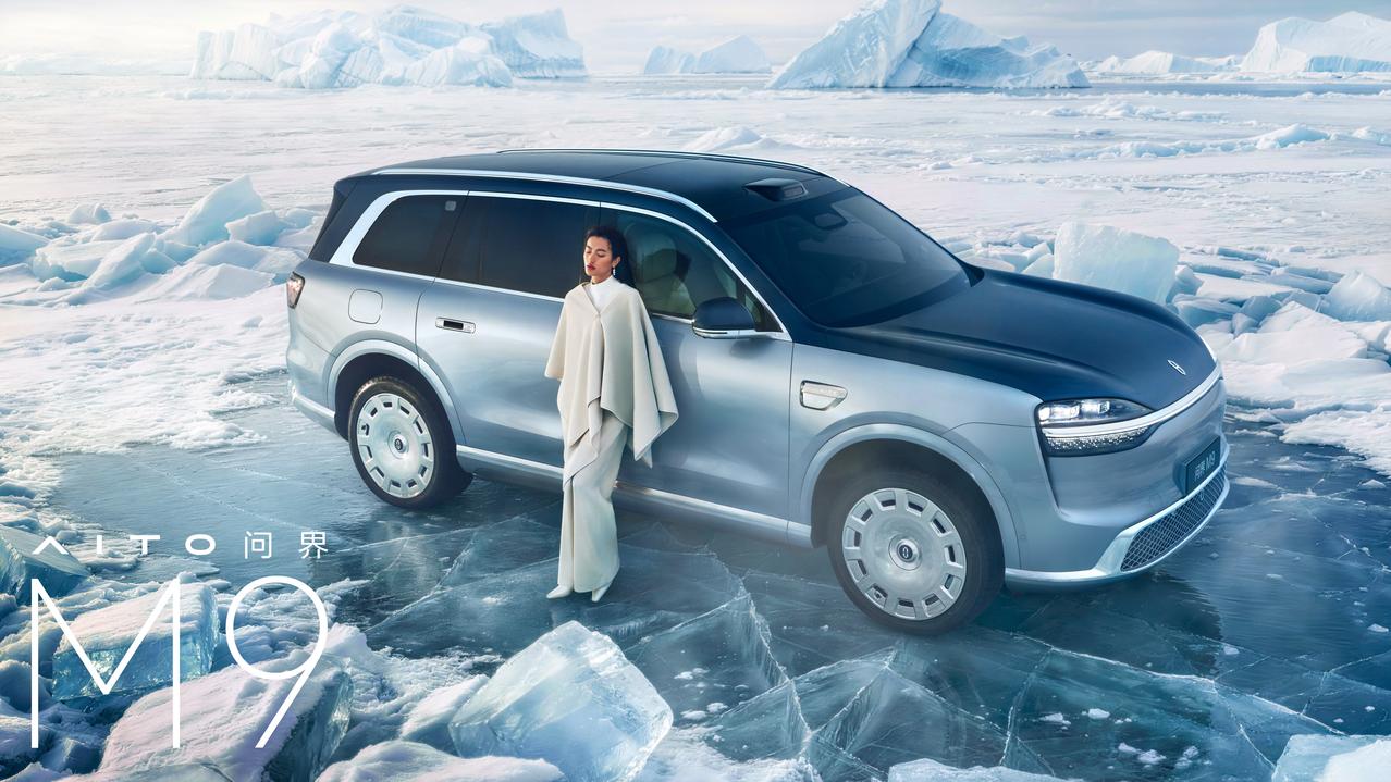 当问界M9在2025年登顶50万级豪华SUV销量冠军时，它已经不仅是一款成功车型