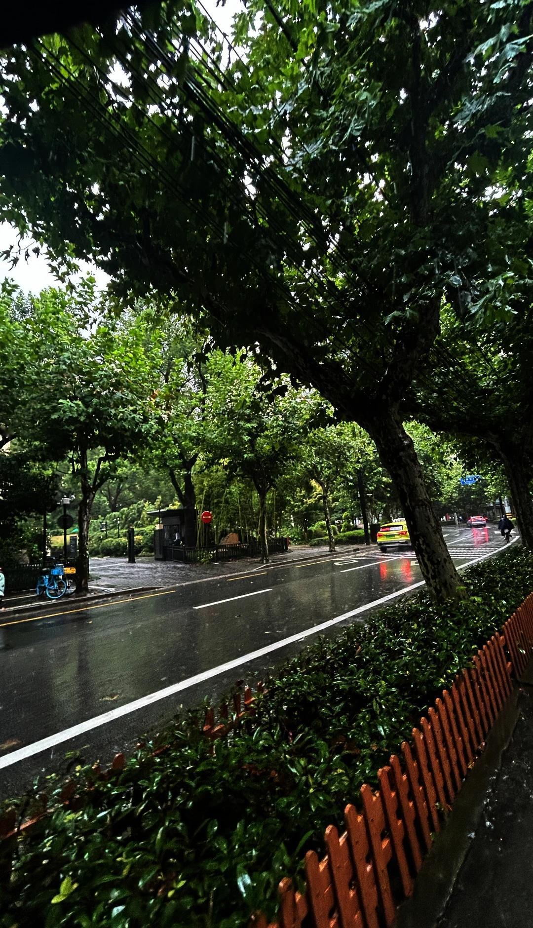 章鱼哥
上班后的某一天
我开始理解你
章鱼哥 海绵宝宝 当代人的工作状态