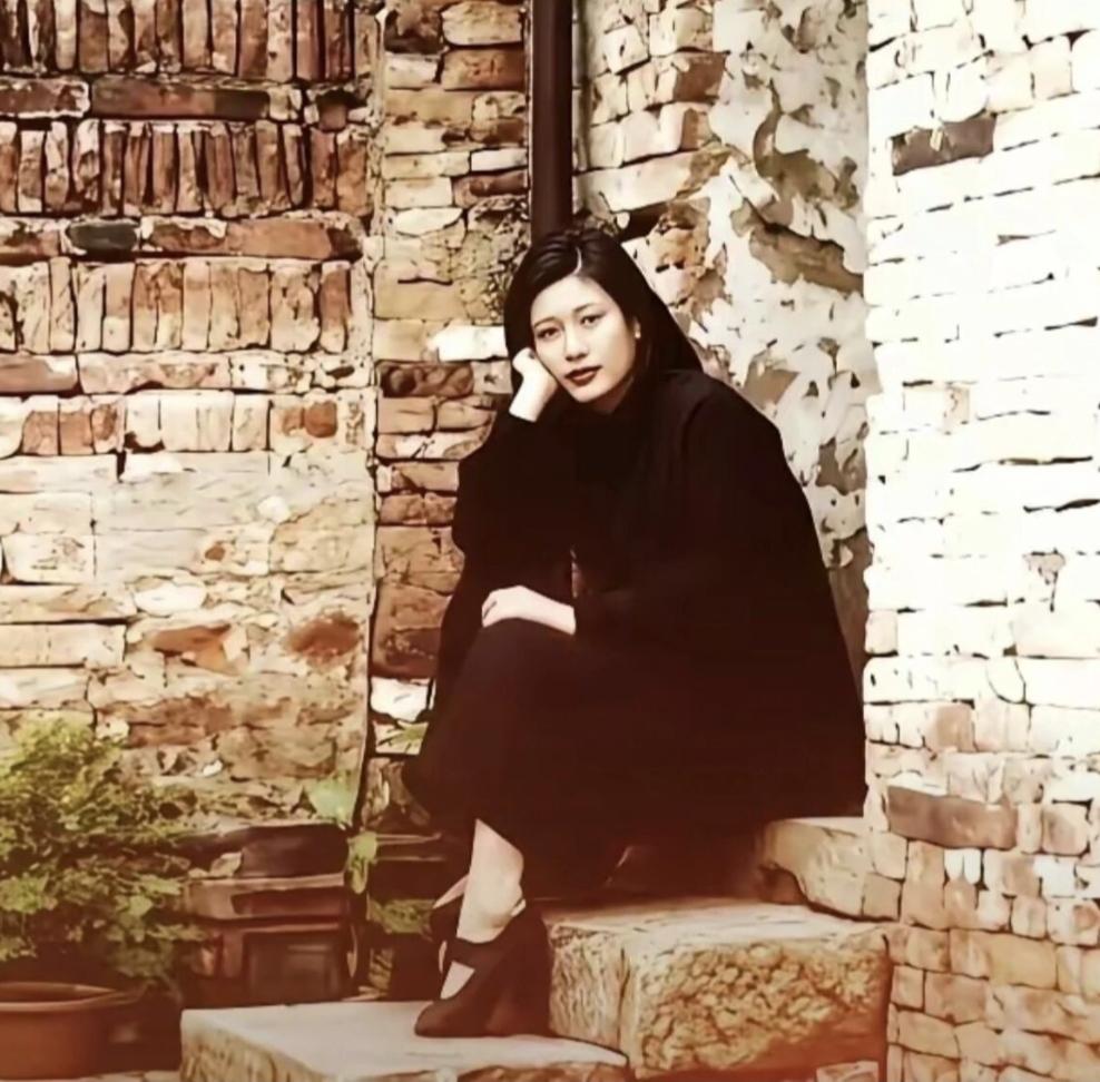 分享一张你相册里的老照片1945年抗战胜利后，张爱萍将军为妻子李又兰在淮安秦焕故