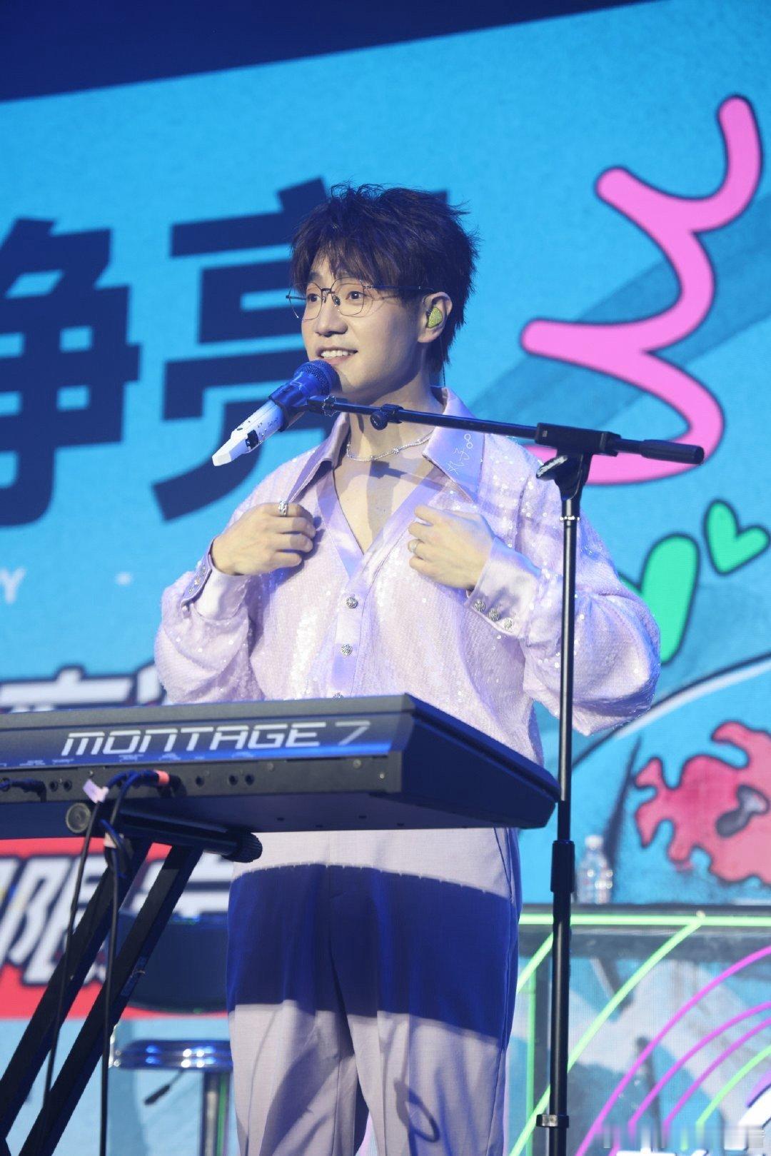 王铮亮年底是有演唱会KPI吗 看过王铮亮在《披荆斩棘2025》的精彩，更知他演唱