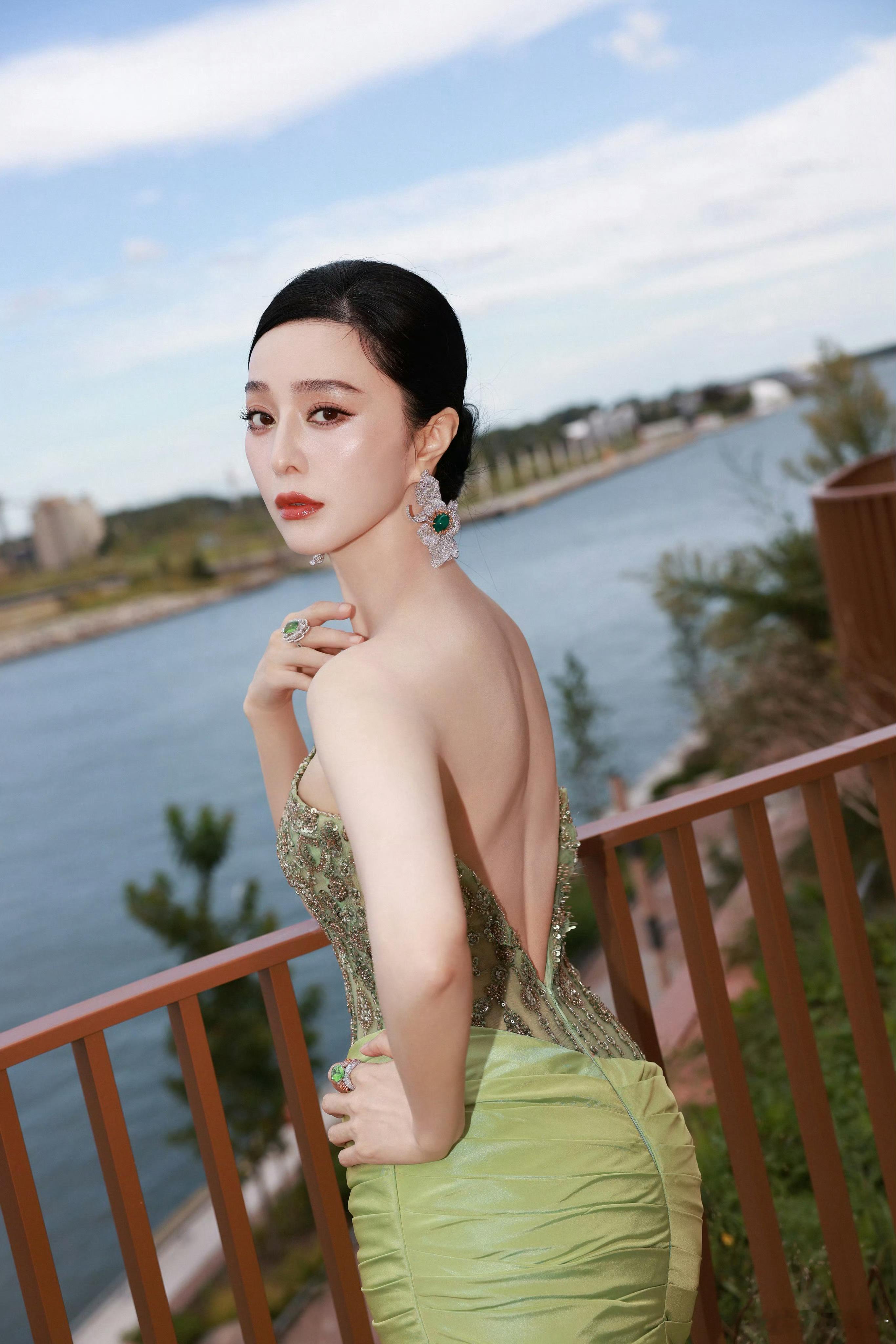 冰冰姐，祝你生日快乐！顺风顺水[心][心]范冰冰0916生日快乐  ​​​
