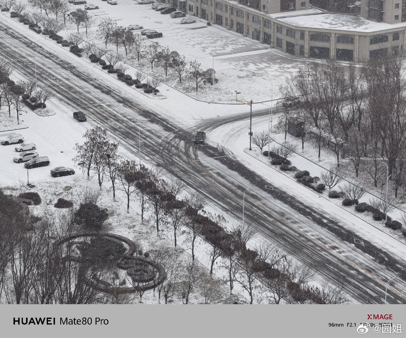 这场雪大，到现在还没停，漫天飞雪，刚好过几天拍个视频需要雪，这不就来了吗，不过这