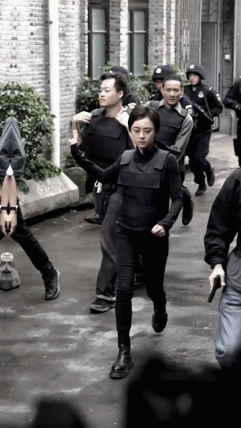 #孙俪刑侦女主具像化# 我愿称孙俪为我的新晋老公姐！面对黑恶势力也能冷静自若，正
