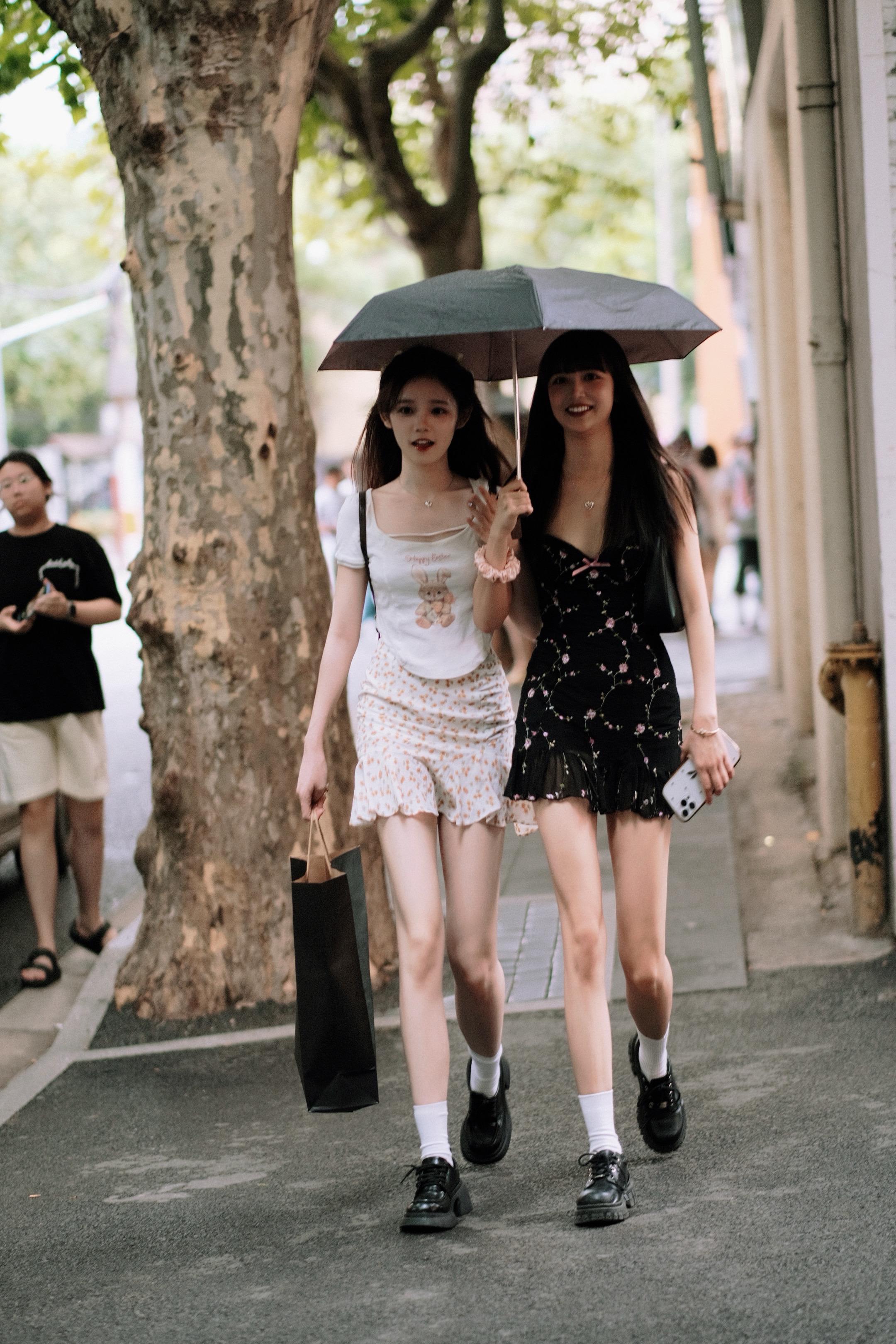 回忆杀 愿春美夏艳 街头繁盛｜上海街拍。
