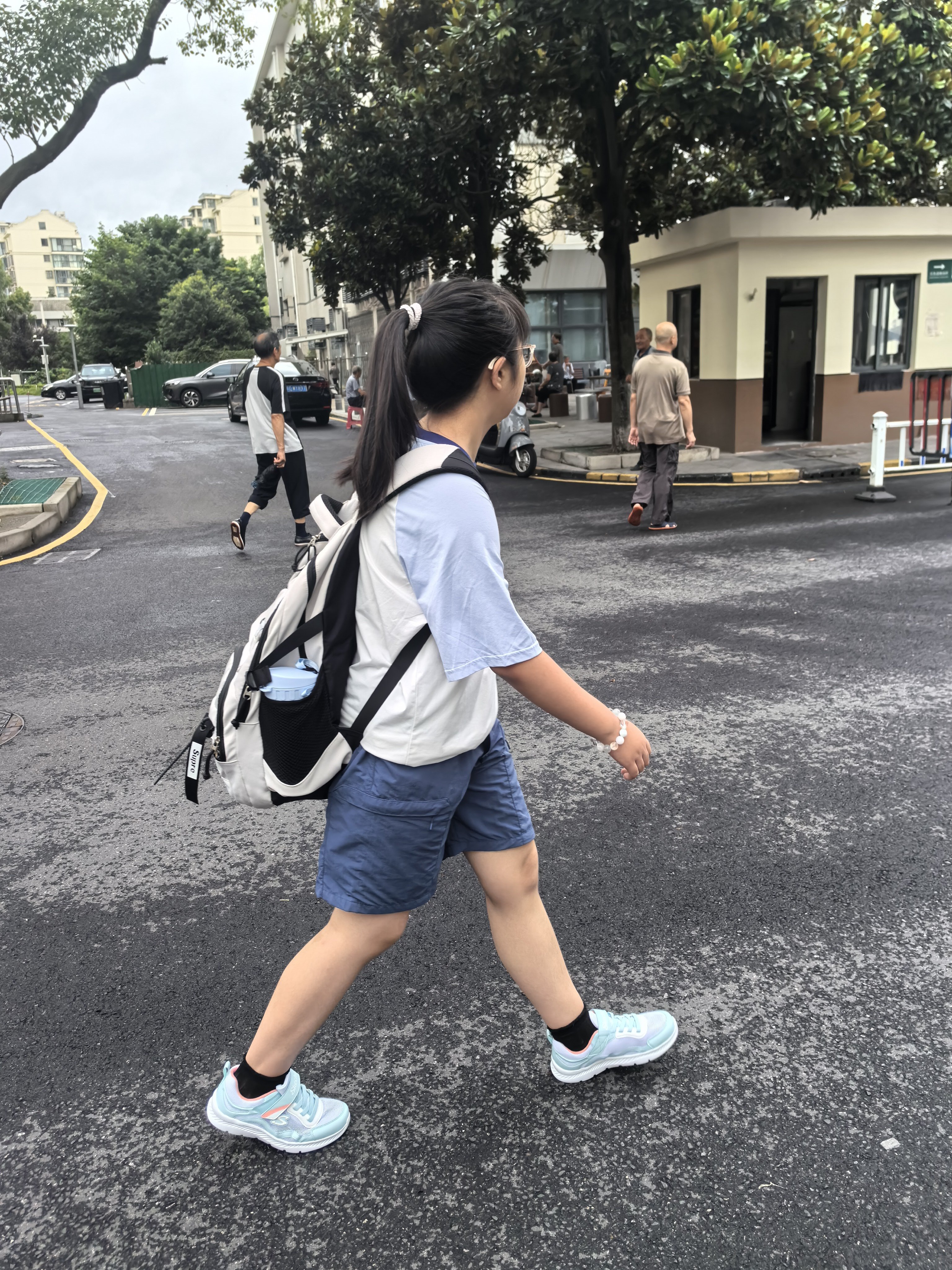 霸占了我的衣服和我的猫